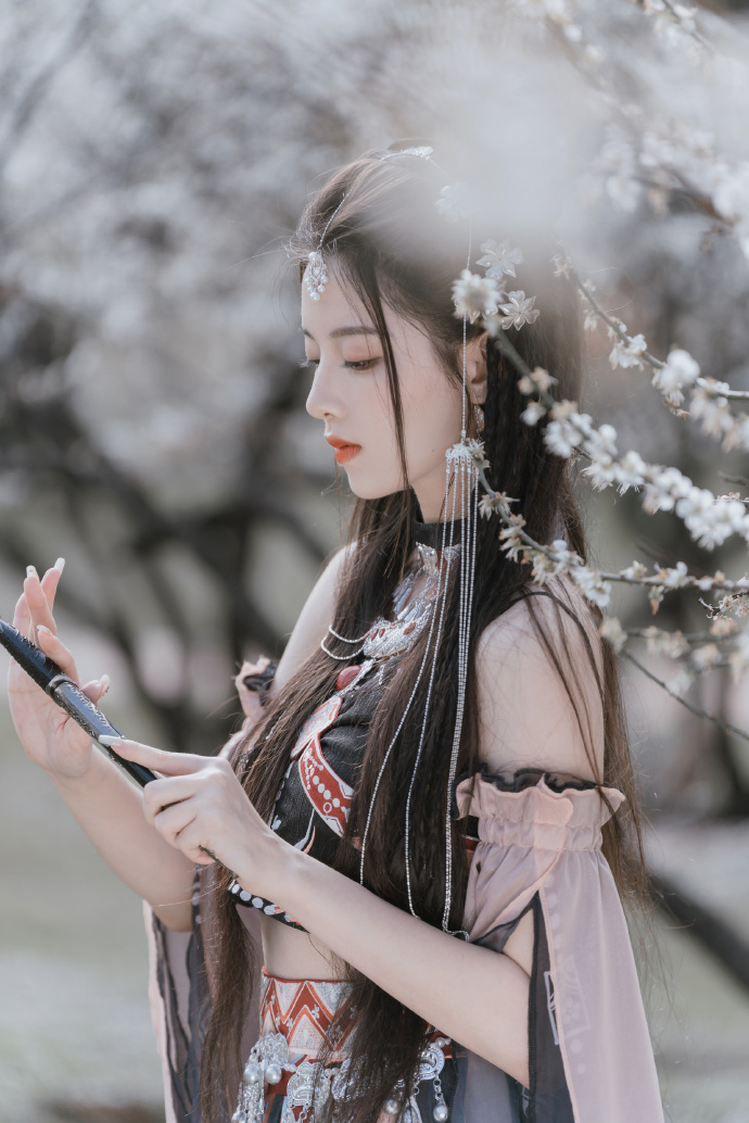 HBO新剧巧妙讽刺美卫生部长，疫苗争议成焦点
